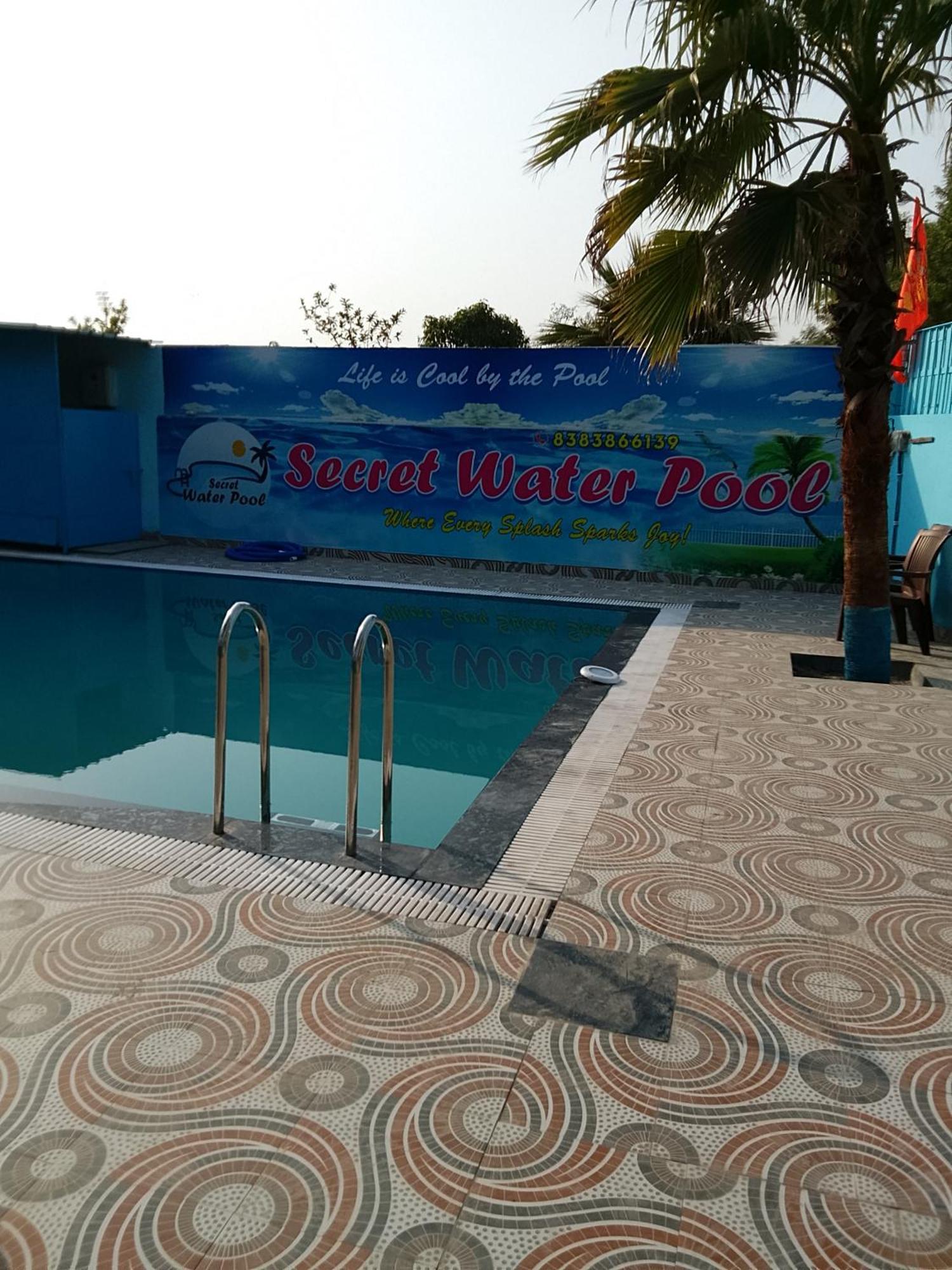 Secretwaterpool And Rooms グレーター・ノイダ エクステリア 写真